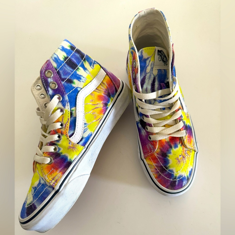 Women’s 7 1/2 high top Van’s